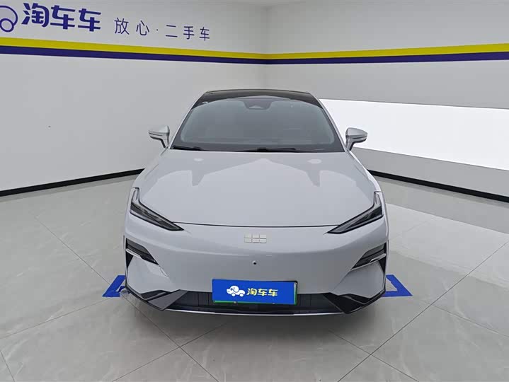صورة 2 - Geely Galaxy E8