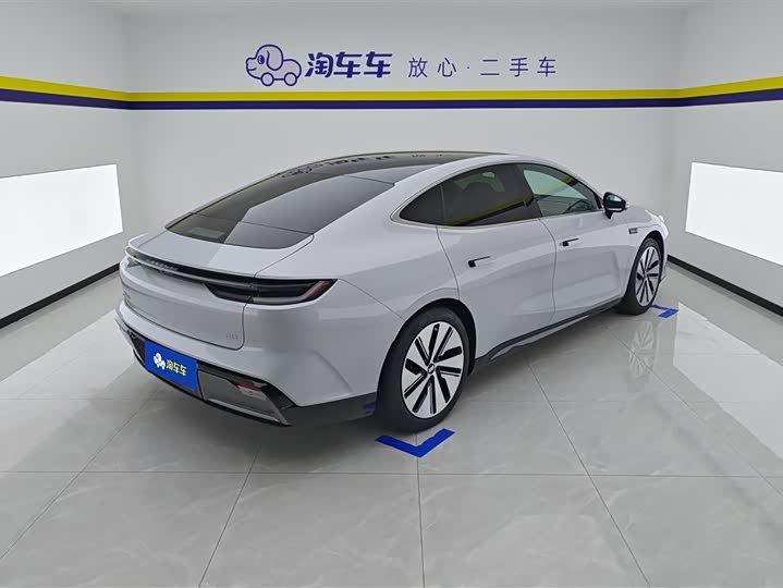 صورة 3 - Geely Galaxy E8
