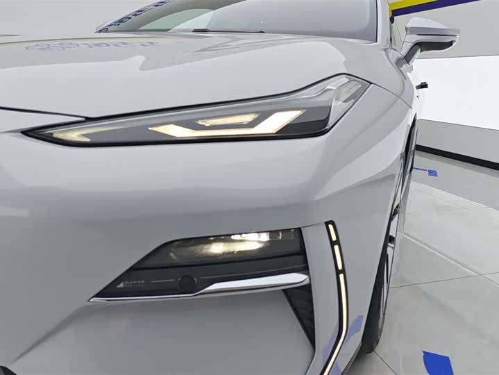 صورة 5 - Geely Galaxy E8