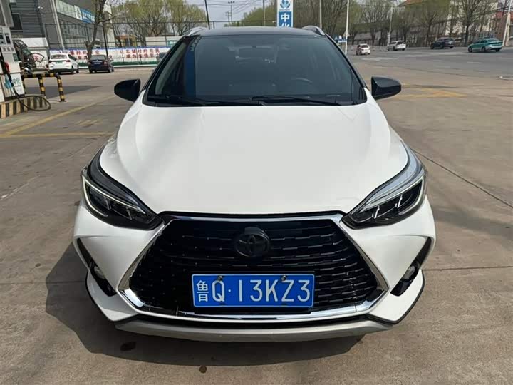 Фото 2 - Toyota Yaris L Hatchback