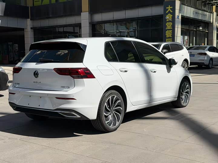 Фото 8 - Volkswagen Golf