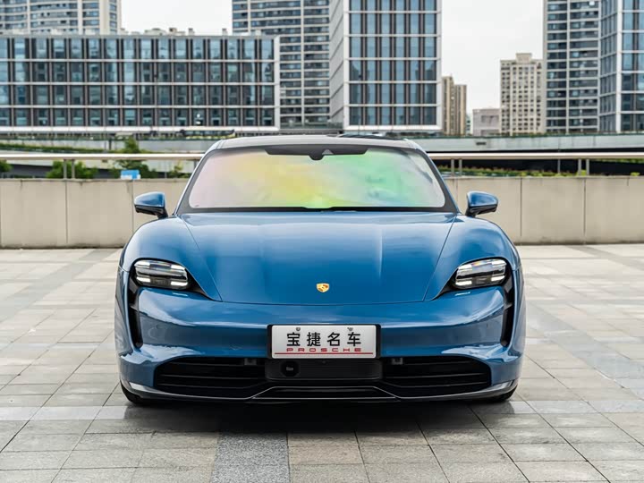 Фото 2 - Porsche Taycan