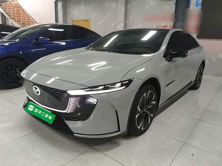 Фото 2 - Mazda EZ-6