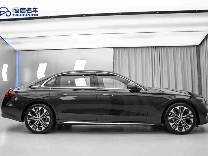 Фото 4 - Mercedes-Benz E-Class