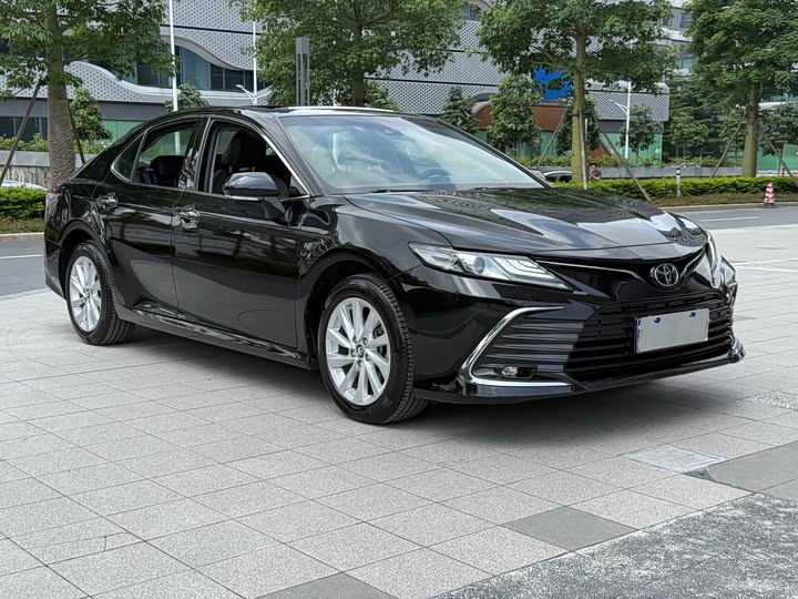 Фото 3 - Toyota Camry