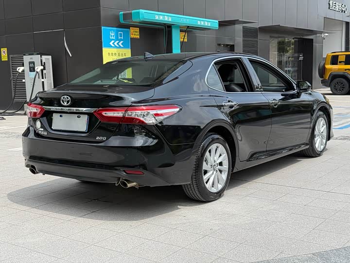 Фото 4 - Toyota Camry