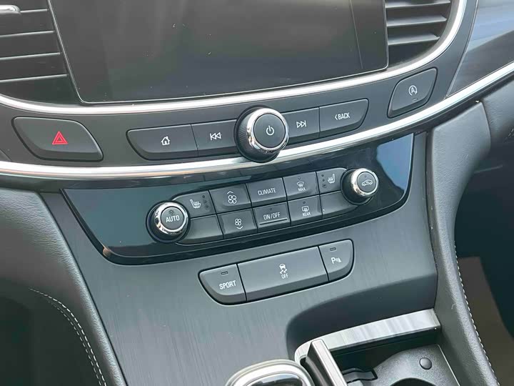 Zdjęcie 8 - Buick LaCrosse