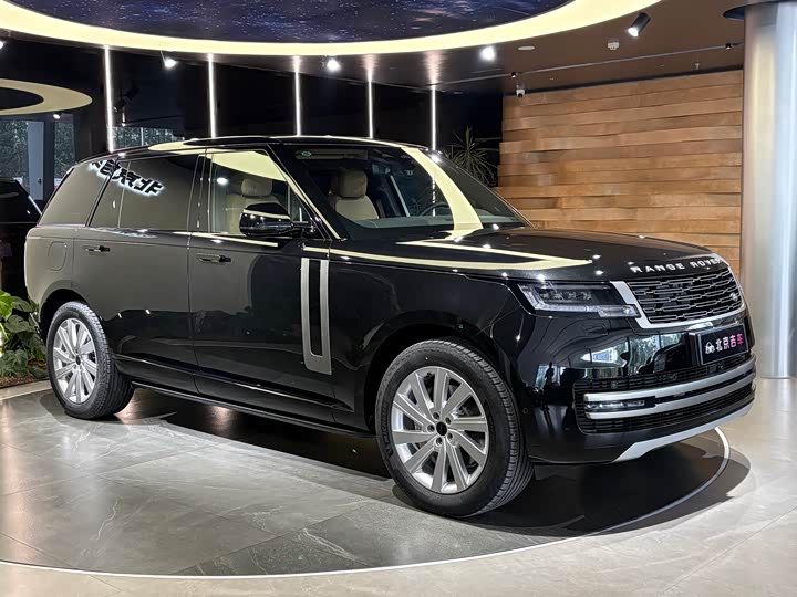 Land Rover Range Rover 2026 2026款 3.0 L6 400PS SE长轴版