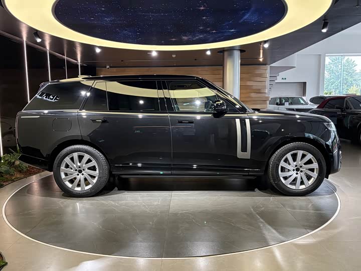Land Rover Range Rover 2026 2026款 3.0 L6 400PS SE长轴版