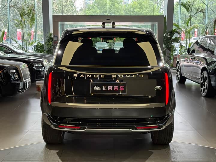 Land Rover Range Rover 2026 2026款 3.0 L6 400PS SE长轴版
