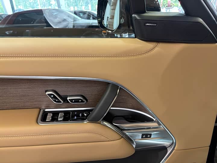 Land Rover Range Rover 2026 2026款 3.0 L6 400PS SE长轴版
