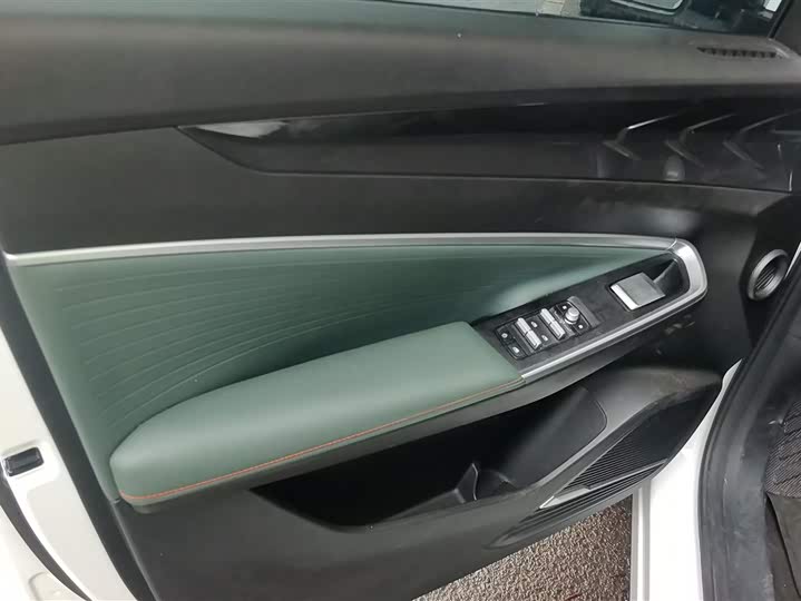 Photo 7 - Geely Atlas