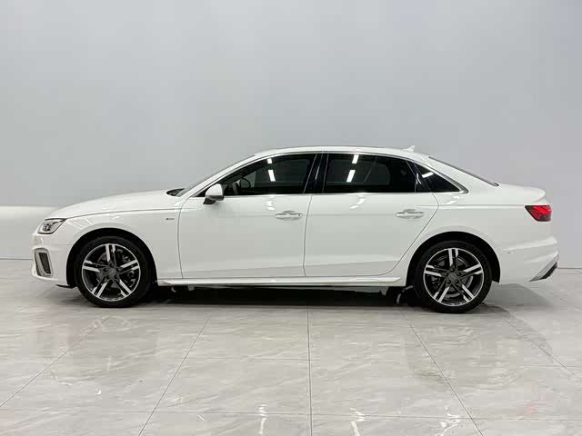 Фото 4 - Audi A4L
