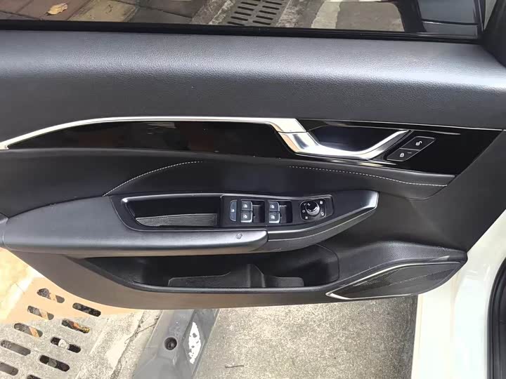Bestune B70 2023 2023款 第三代 1.5T 自动乐享型70周年纪念版