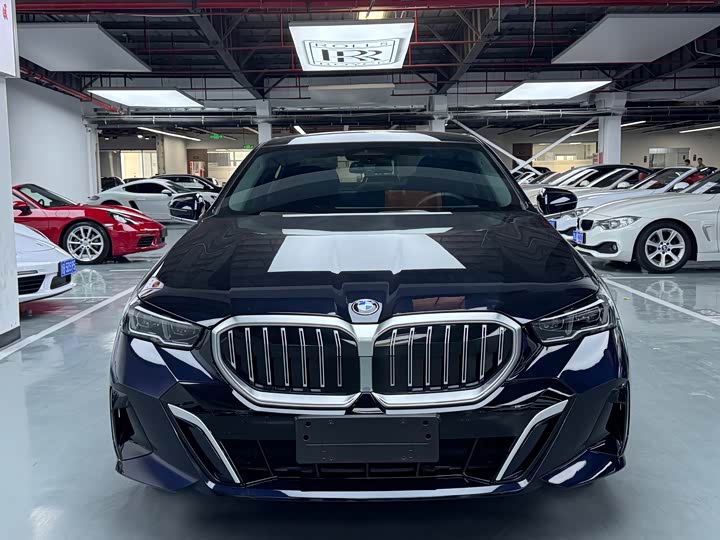 Фото 2 - BMW 5 Series