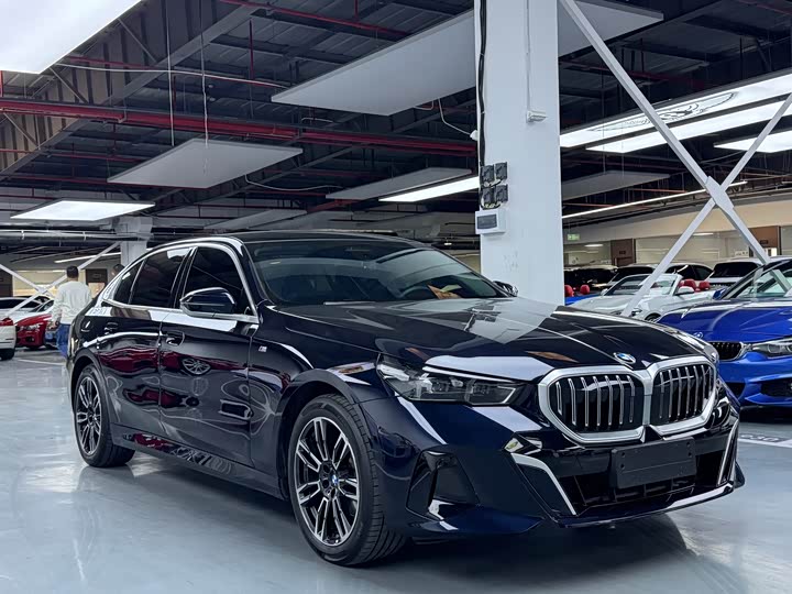 Фото 3 - BMW 5 Series