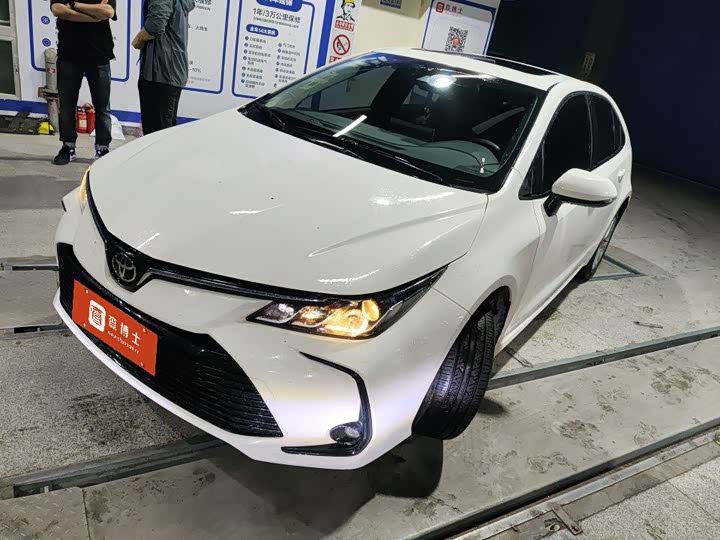 Фото 1 - Toyota Corolla