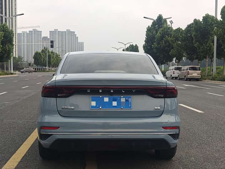 Фото 4 - Geely Emgrand