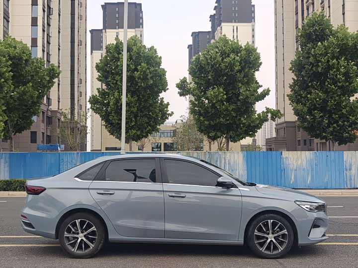 Фото 9 - Geely Emgrand