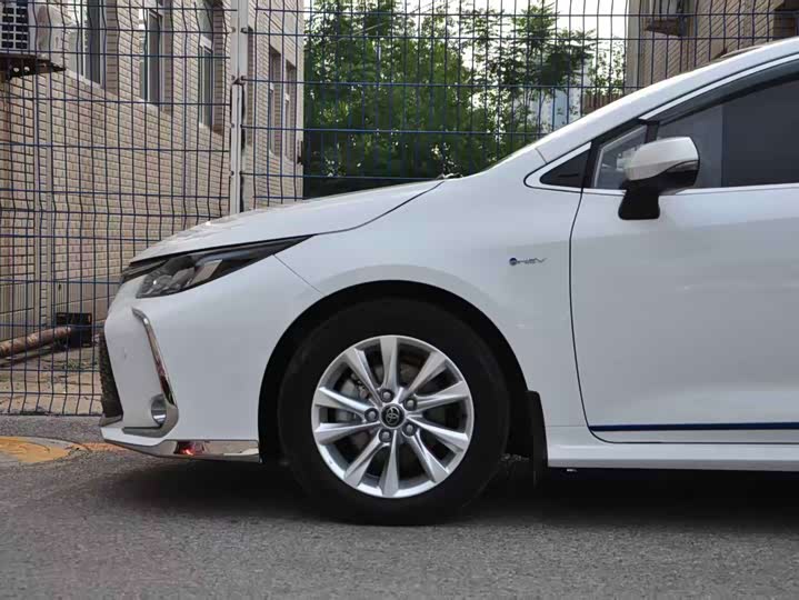 Toyota Corolla 2024 2024款 1.8L 智能电混双擎 精英版