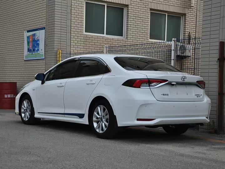 Toyota Corolla 2024 2024款 1.8L 智能电混双擎 精英版