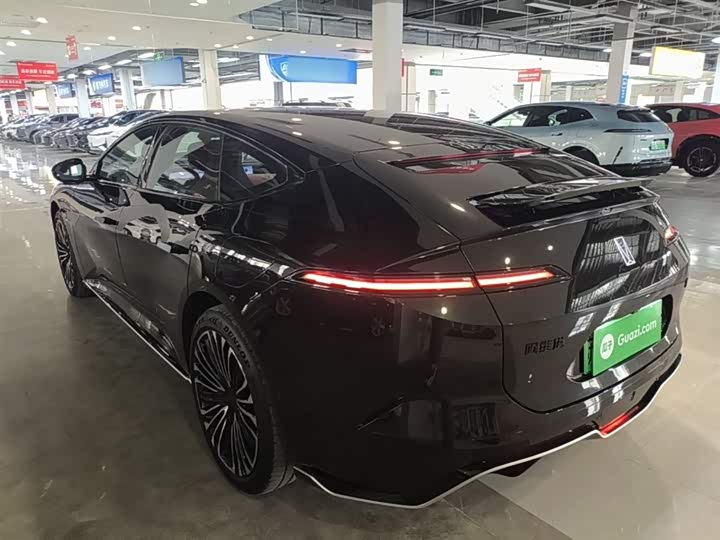 2026 Avatr 12