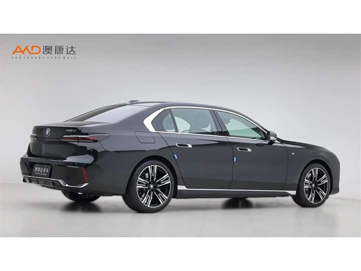 Photo 3 - BMW 7 Series