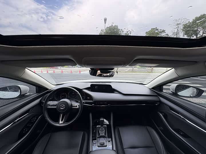 Photo 2 - Mazda 3 (Axela)