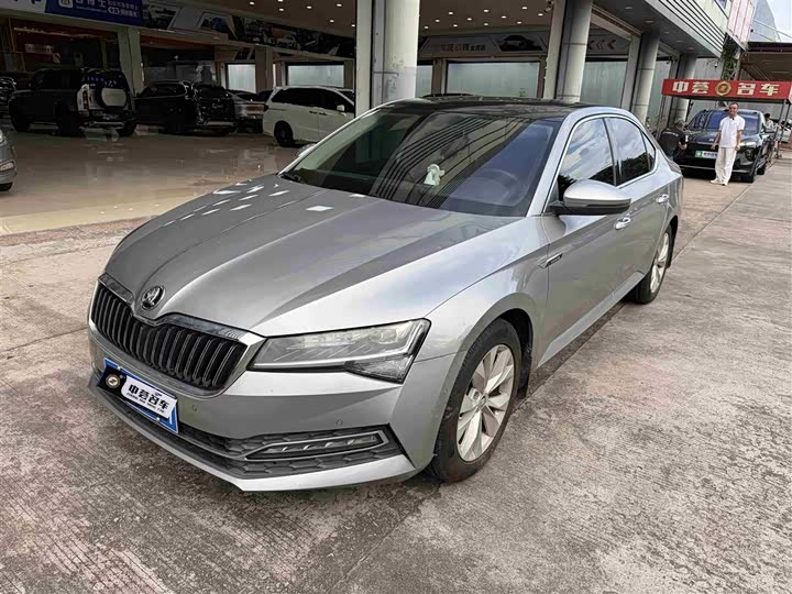 Фото 1 - Skoda Superb
