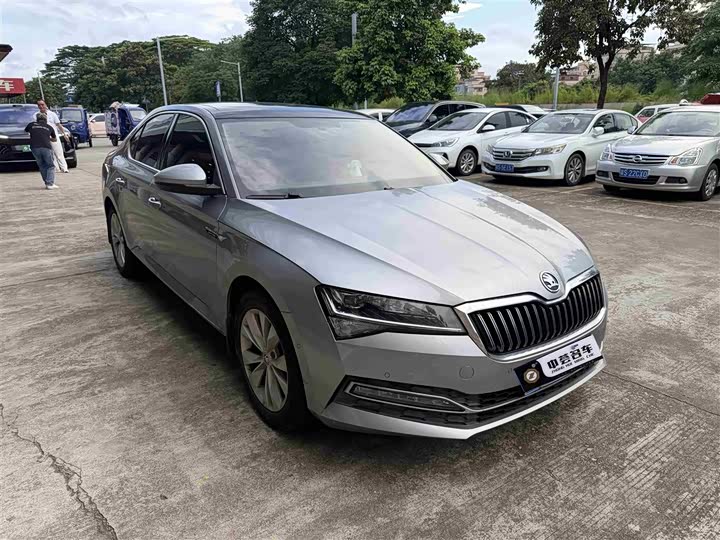 Фото 3 - Skoda Superb