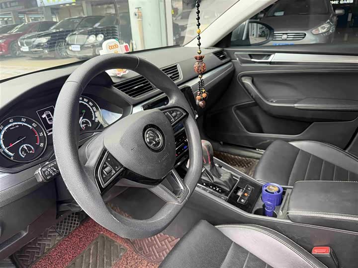 Фото 8 - Skoda Superb