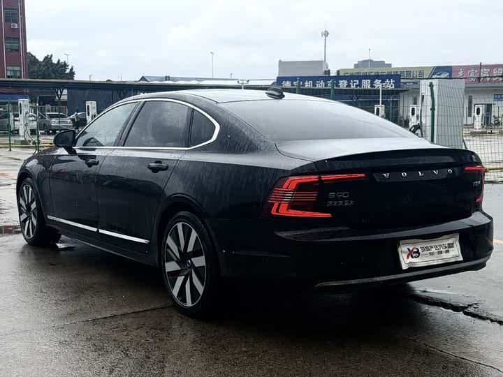 Volvo S90 Hybrid 2025 2025款 插电式混动 四驱长续航智雅豪华版