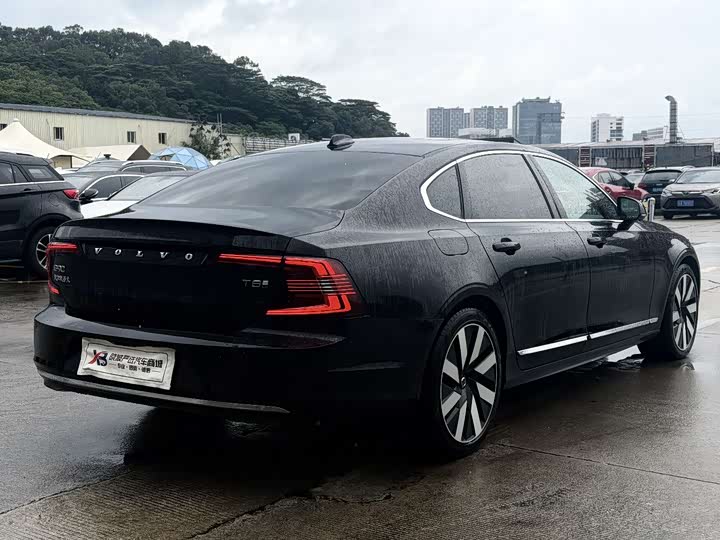 Volvo S90 Hybrid 2025 2025款 插电式混动 四驱长续航智雅豪华版
