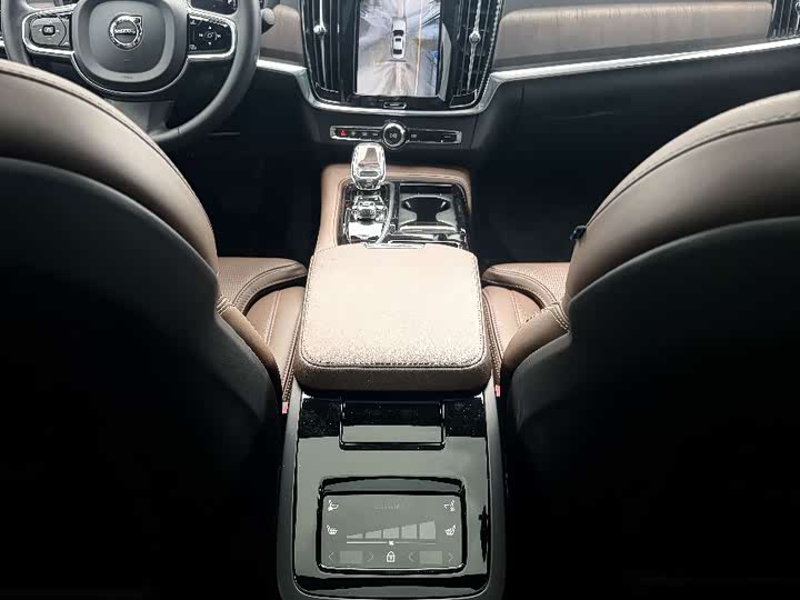 Volvo S90 Hybrid 2025 2025款 插电式混动 四驱长续航智雅豪华版