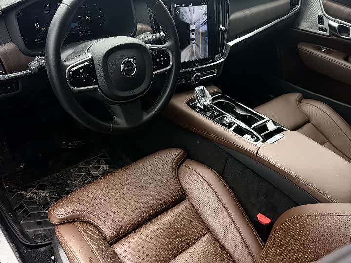 Volvo S90 Hybrid 2025 2025款 插电式混动 四驱长续航智雅豪华版