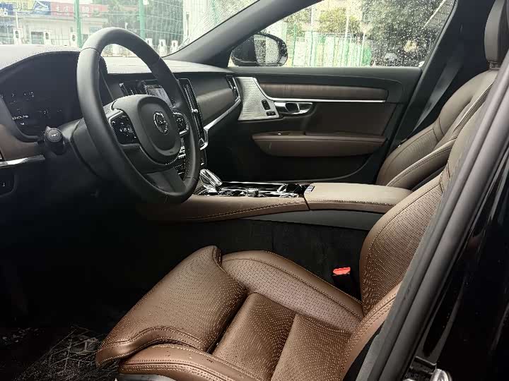 Volvo S90 Hybrid 2025 2025款 插电式混动 四驱长续航智雅豪华版