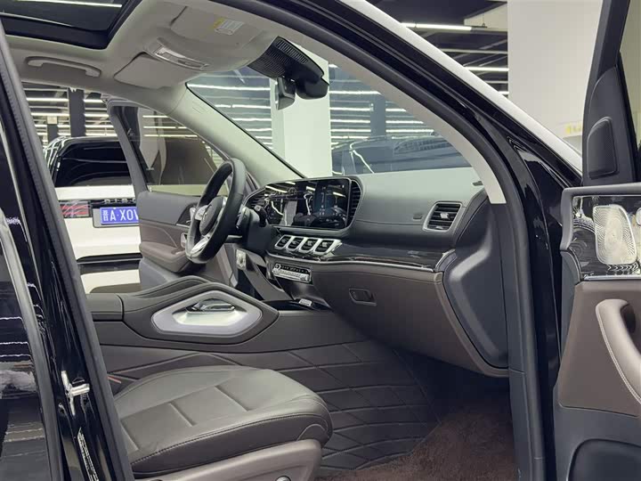 صورة 8 - Mercedes-Benz GLS-Class