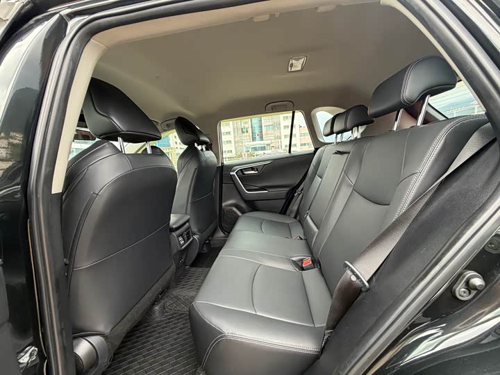 Фото 6 - Toyota Wildlander