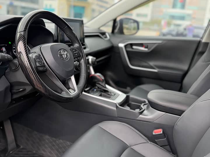 Фото 8 - Toyota Wildlander