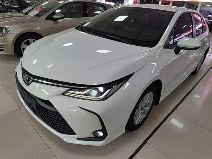 Фото 2 - Toyota Corolla