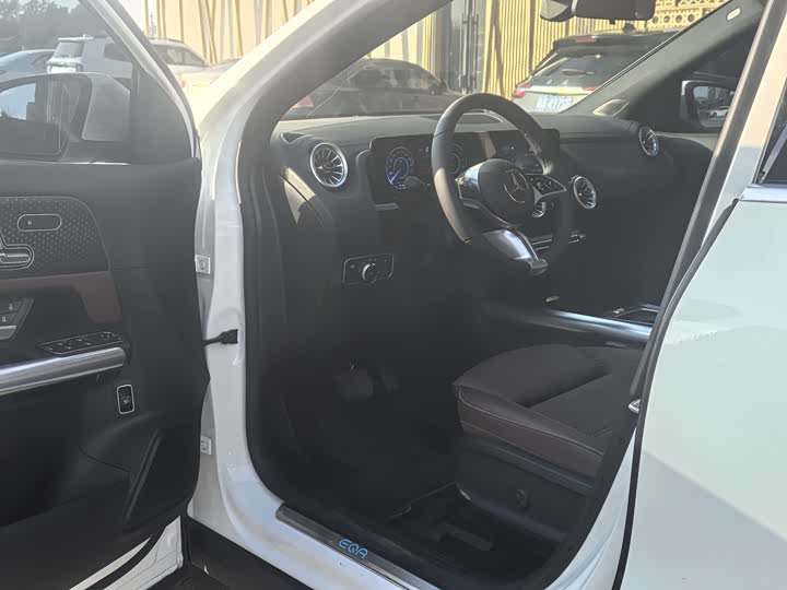 Photo 8 - Mercedes-Benz EQA