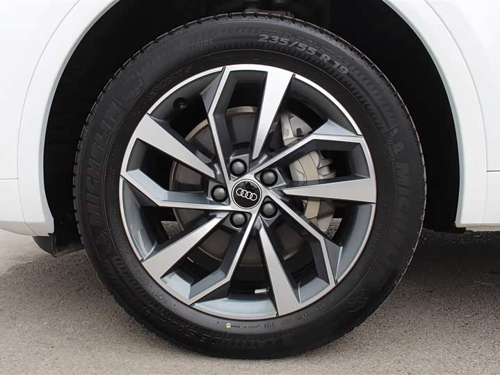 Фото 7 - Audi Q5L