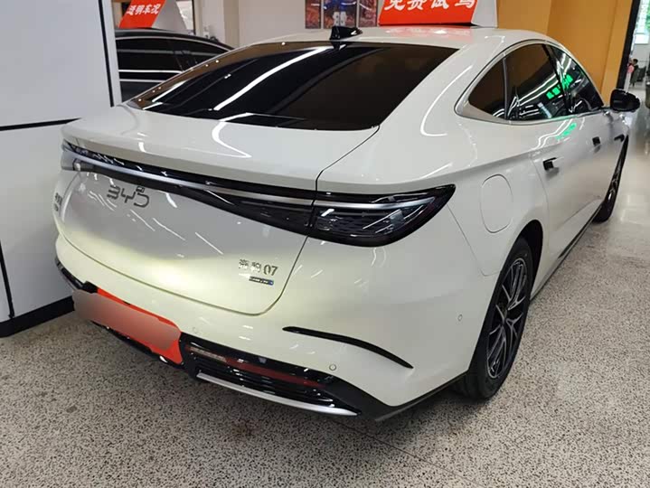 BYD Seal 07 DM-i Hybrid 2025 2025款 DM-i 1.5L 125km 尊贵型