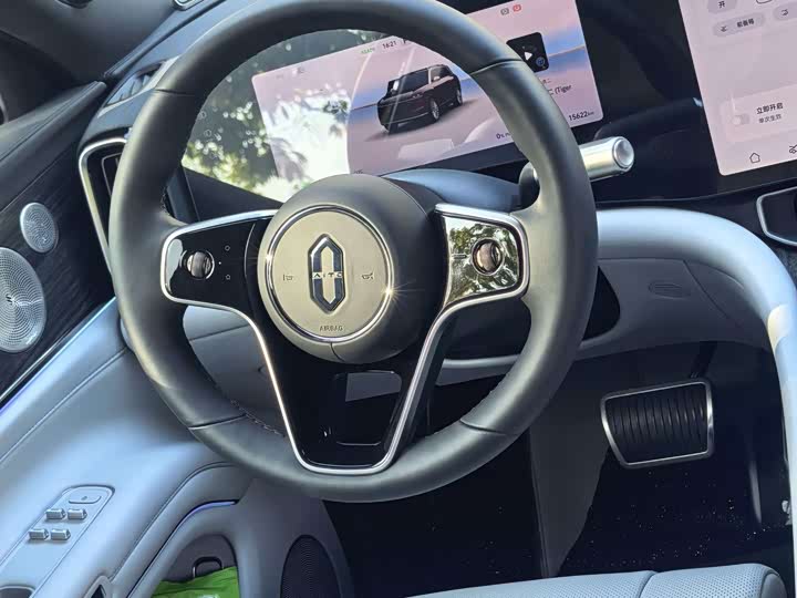 Aito M9 2025 2025款 纯电 Ultra版 100kWh 6座版（896线激光雷达）