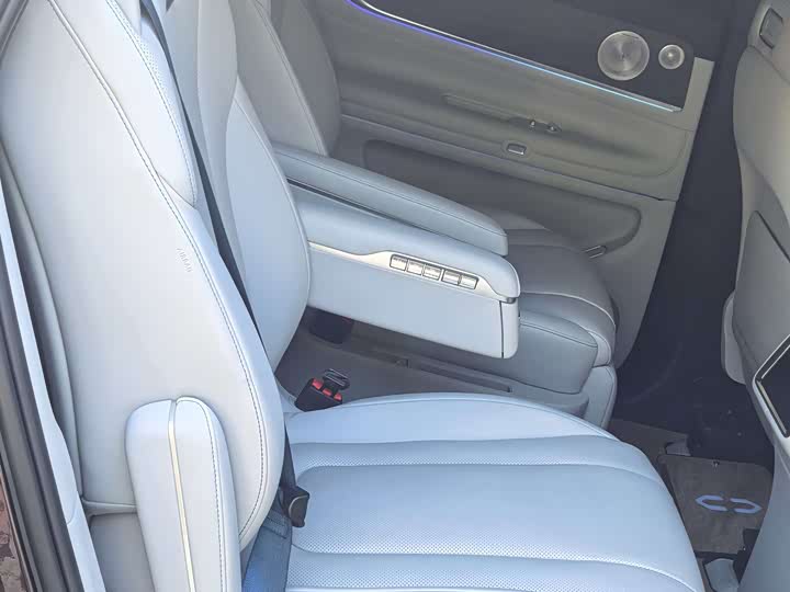 Aito M9 2025 2025款 纯电 Ultra版 100kWh 6座版（896线激光雷达）