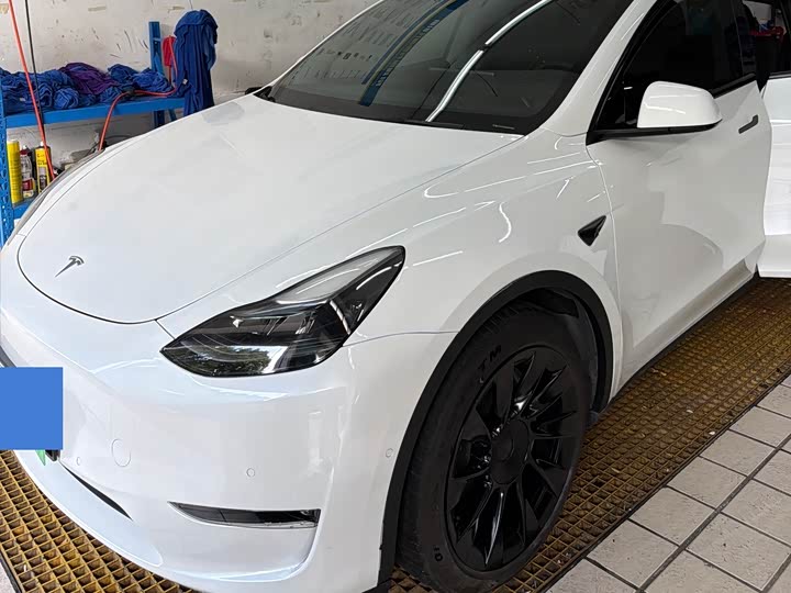 Фото 1 - Tesla Model Y