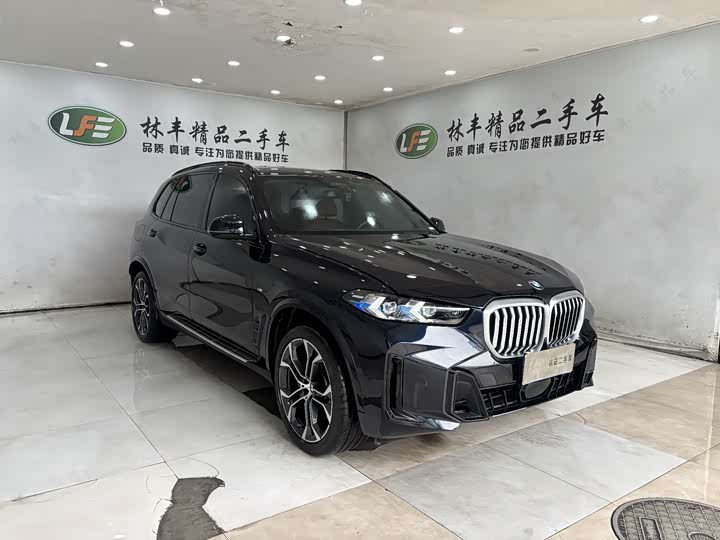 BMW X5 2026 2026款 xDrive 40Li M运动曜夜套装