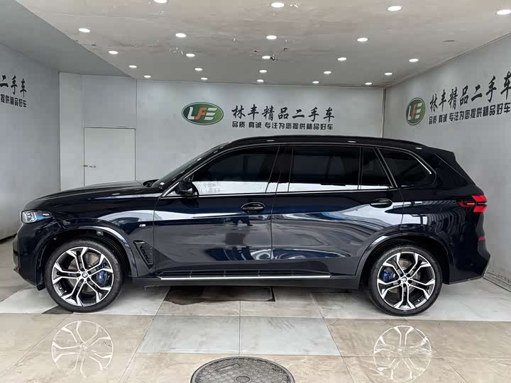 BMW X5 2026 2026款 xDrive 40Li M运动曜夜套装