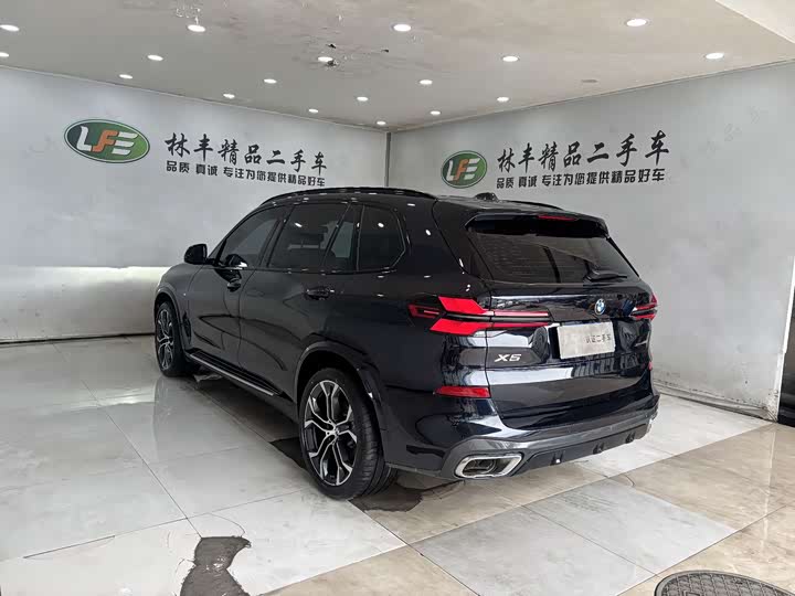 BMW X5 2026 2026款 xDrive 40Li M运动曜夜套装