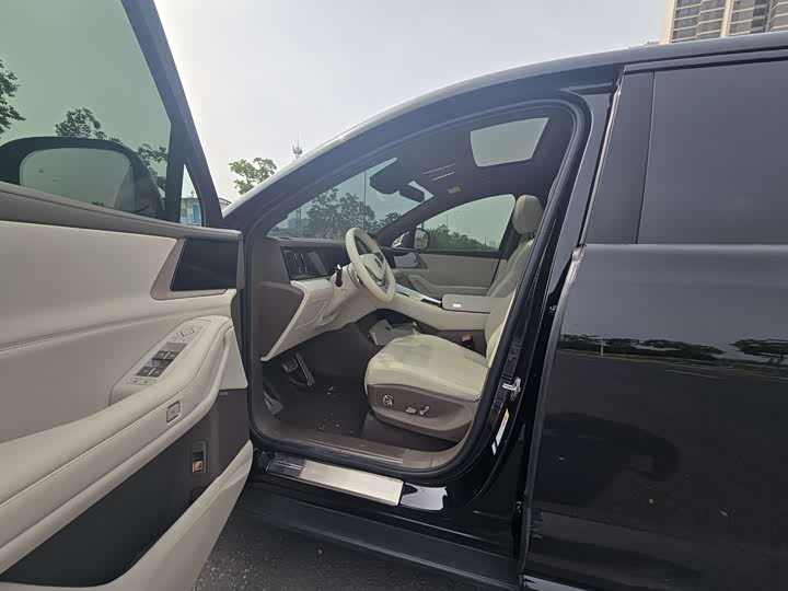 2025 Denza N8L